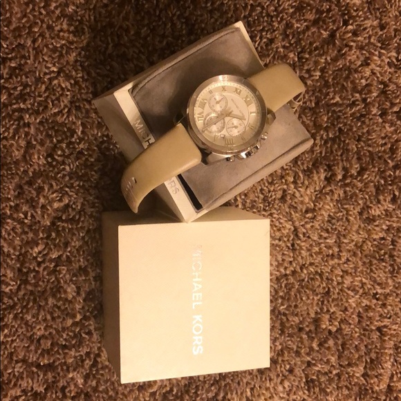 Michael Kors watch - Picture 1 of 2